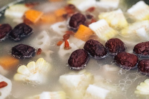 开发餐厅预订网站，如何帮助火锅店老板减轻电话咨询的工作量？