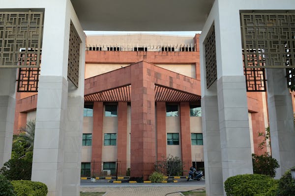 2025年做一个家校类网站需要多少钱？